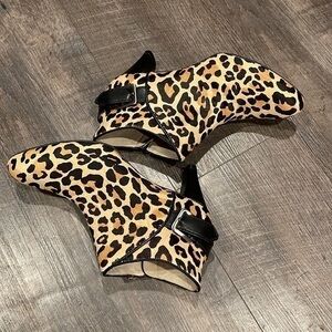Call Haan kitten heel bootie